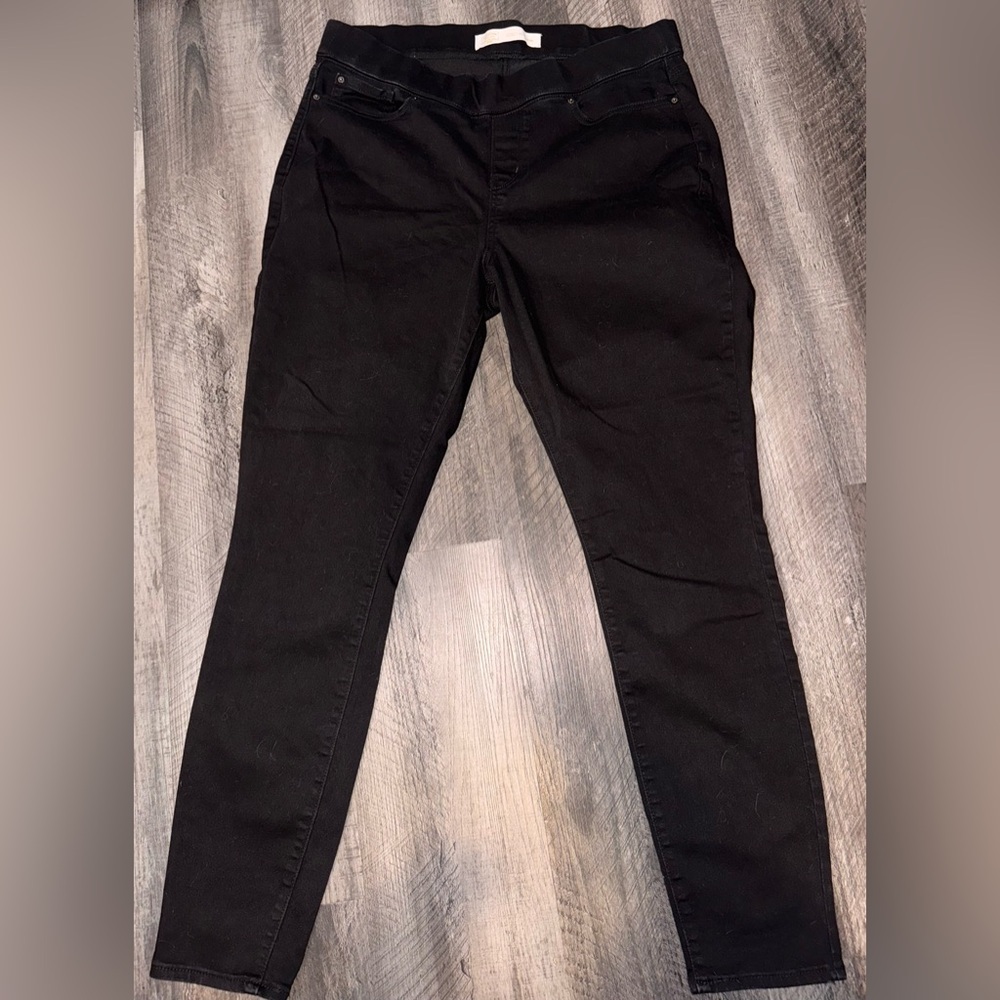 Levi Strauss Signature Gold Women's Totally Shaping Pull-on Skinny Jeans